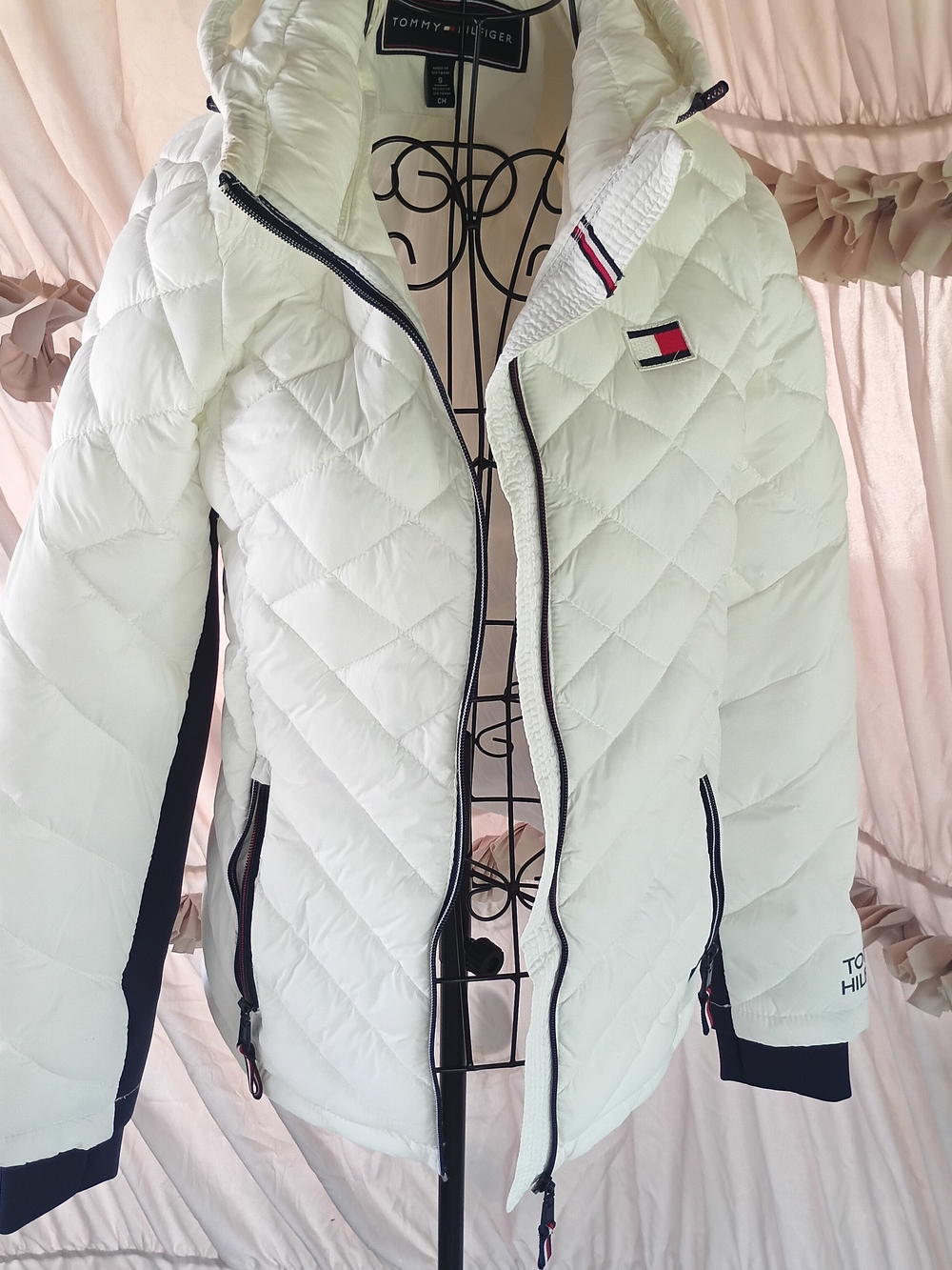 Tommy Hilfiger Women's Lightweight Small Hooded Jacket